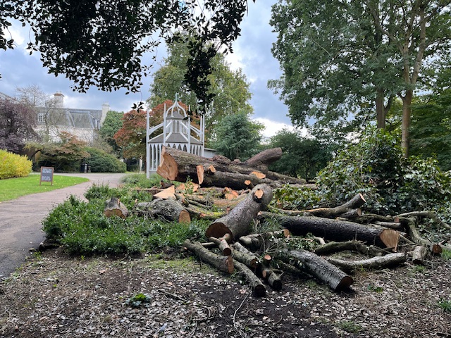 Aviary and logs in Cannizaro Park